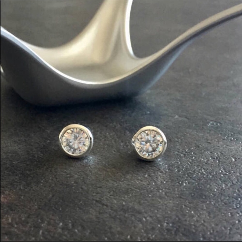 ✨Bezel Set Stud / 925 Sterling Silver Earrings✨